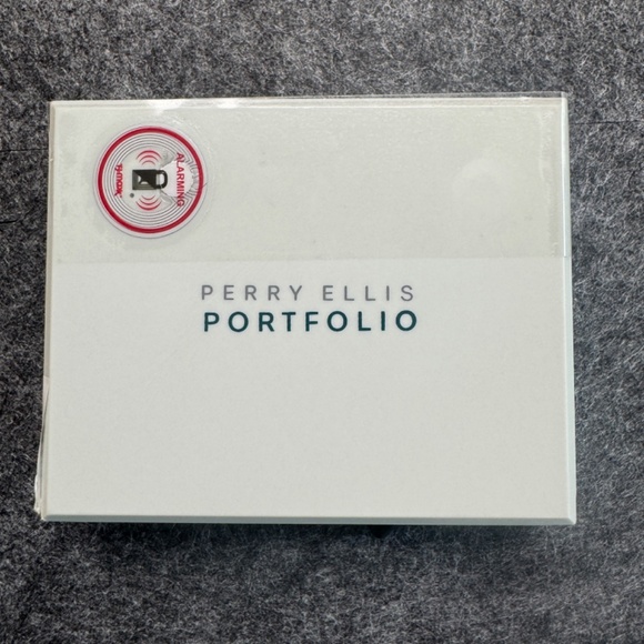 Perry Ellis Portfolio Bifold Passcase Leather Men's Wallet Removable ID Holder - Picture 10 of 11